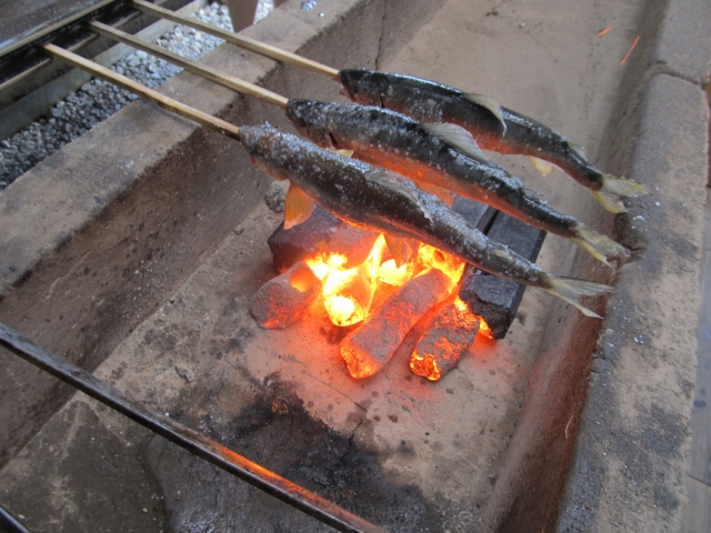 鮎 の 塩焼き 食べ れる ところ